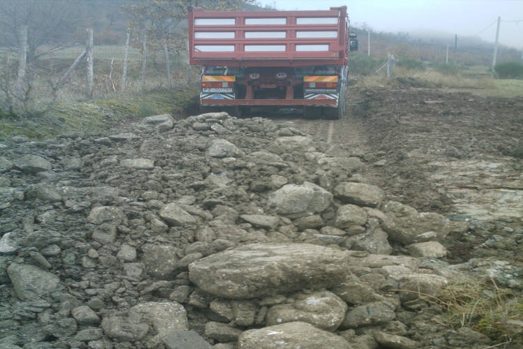 sbancamento area per realizzazione strada - Calvello - Potenza